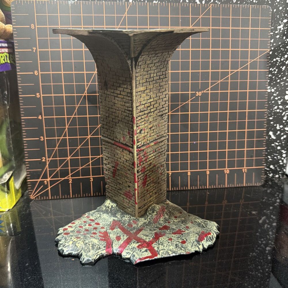 Mezco Underworld Werewolf Corner Building Diorama Display Accessory Base 2003